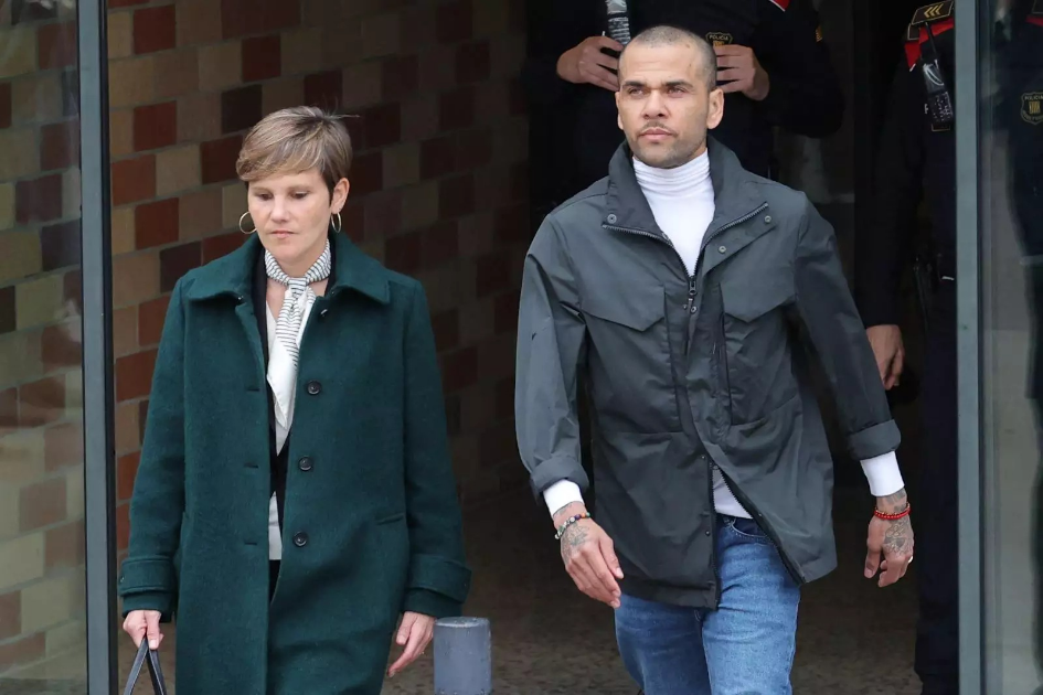 Daniel Alves é absolvido pela Justiça espanhola em caso de agressão sexual